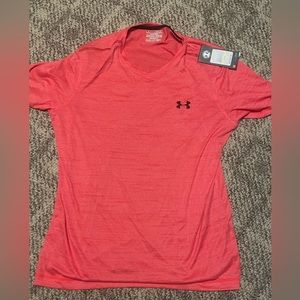 Men’s under armour medium loose short sleeve performance heat gear new w/ tag